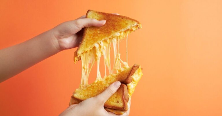 آیا پنیر پیتزا واقعاً رژیم لاغری شما را خراب می‌کند؟