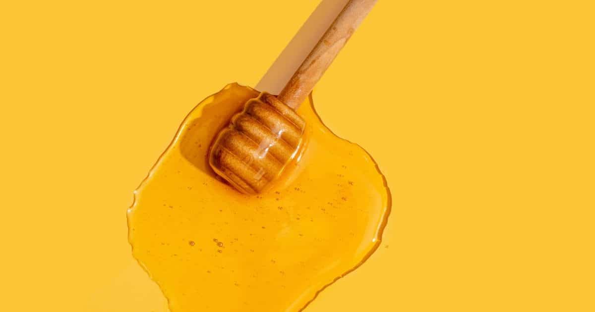 خواص عسل برای مردان، از بهبود عملکرد جنسی و تقویت سیستم ایمنی گرفته تا سلامت روان 🍯